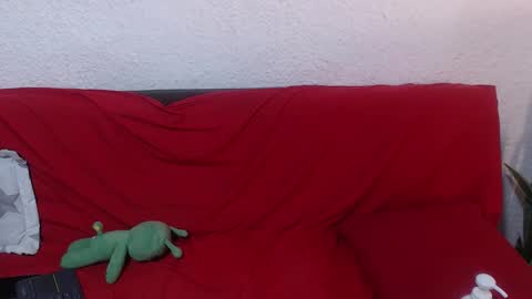 Milu Wallace  online show from February 20, 1:04 am