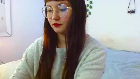 Snapshot of mily_baker chatting on December 18, 12:10 am mily_baker online show from December 18, 12:10 am