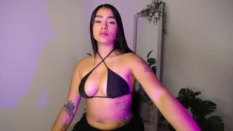 Mily Ortiz online show from February 25, 6:06 pm