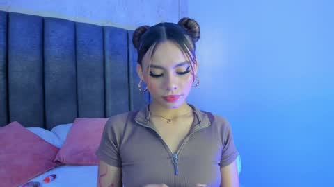 Snapshot of milyy_vermont chatting on December 28, 8:47 pm Milyy online show from December 28, 8:47 pm