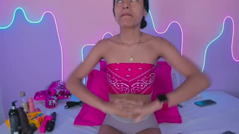 Snapshot of mingie_rouse chatting on December 4, 11:52 am Mingie online show from December 4, 11:52 am