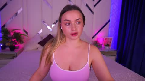 minifox_ online show from November 1, 8:40 am