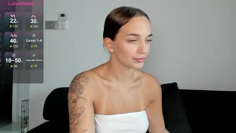Snapshot of minimaia chatting on December 13, 3:16 am Maya online show from December 13, 3:16 am