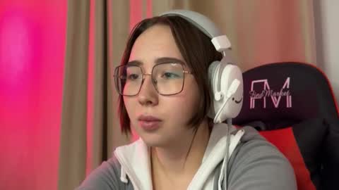 Snapshot of mira_light_ chatting on October 20, 3:15 pm mira_light_ online show from October 20, 3:15 pm