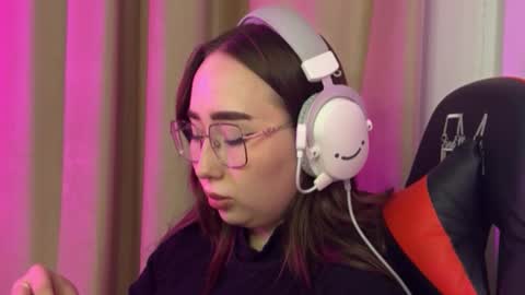 Snapshot of mira_light_ chatting on October 17, 3:48 pm mira_light_ online show from October 17, 3:48 pm