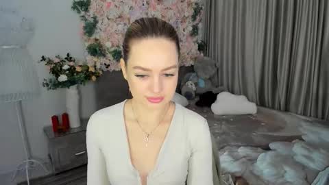 Emma online show from October 16, 7:49 pm