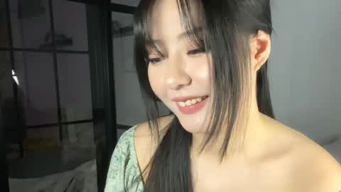 Snapshot of mirafloat chatting on October 17, 1:47 pm mirafloat online show from October 17, 1:47 pm