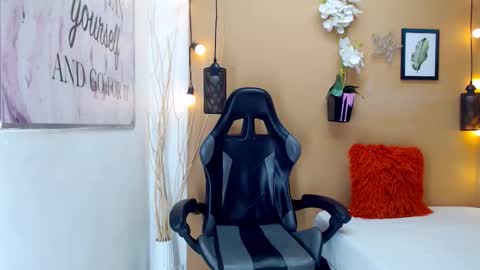 miranda_cute43 online show from December 3, 7:27 pm