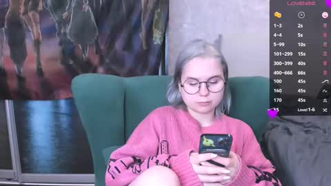 Kira online show from March 6, 6:05 pm