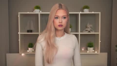 Elsa online show from October 28, 9:30 pm