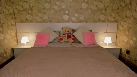 mishapallmer online show from April 1, 8:26 am