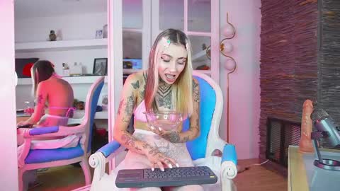 miss___angel online show from April 8, 11:23 am