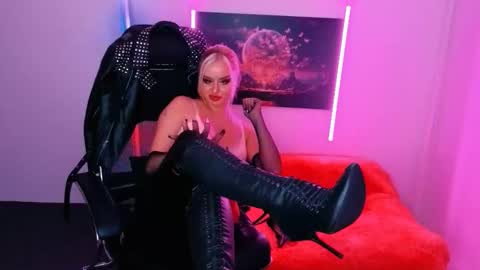 miss_alice_silver online show from September 13, 4:15 pm