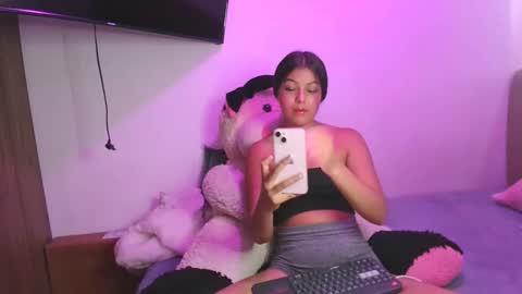 miss_chellsea online show from April 13, 9:59 pm