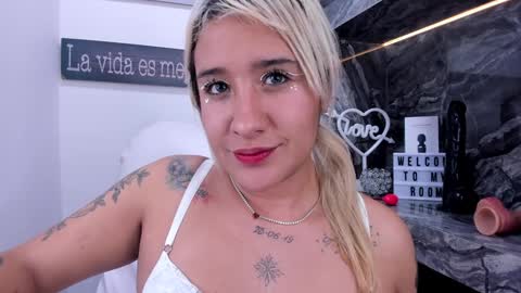 Snapshot of miss_danika chatting on December 30, 9:19 pm Danika online show from December 30, 9:19 pm