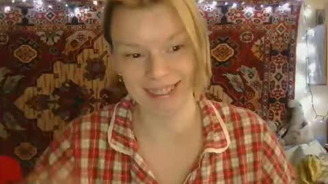 Snapshot of miss_elistia_ chatting on October 7, 11:25 am Elis online show from October 7, 11:25 am