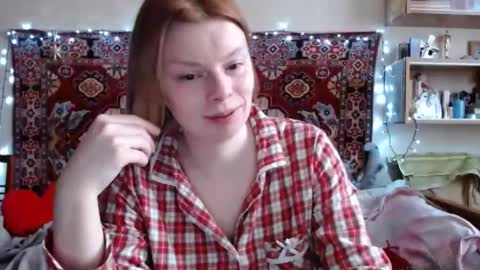 Snapshot of miss_elistia_ chatting on March 7, 10:56 am Elis online show from March 7, 10:56 am
