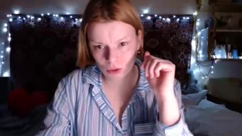 Snapshot of miss_elistia_ chatting on December 10, 1:22 pm Elis online show from December 10, 1:22 pm