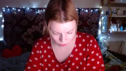 Snapshot of miss_elistia_ chatting on December 6, 12:05 pm Elis online show from December 6, 12:05 pm