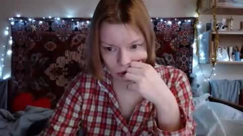 Snapshot of miss_elistia_ chatting on January 3, 11:57 am Elis online show from January 3, 11:57 am