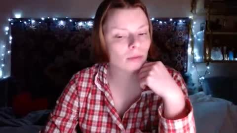 Snapshot of miss_elistia_ chatting on January 4, 4:00 pm Elis online show from January 4, 4:00 pm