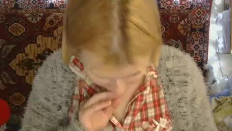 Snapshot of miss_elistia_ chatting on October 17, 11:46 am Elis online show from October 17, 11:46 am