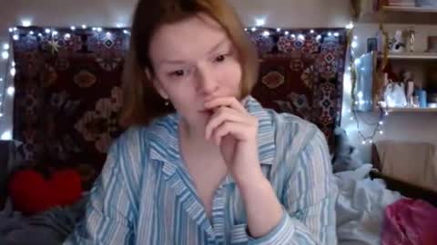 Snapshot of miss_elistia_ chatting on December 17, 1:05 pm Elis online show from December 17, 1:05 pm