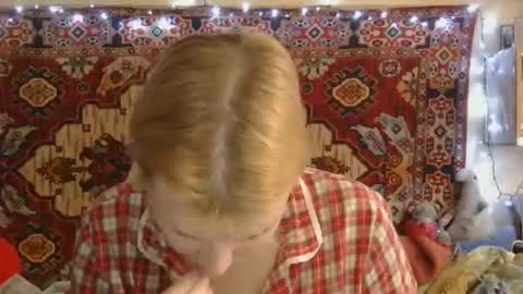 Snapshot of miss_elistia_ chatting on October 14, 11:24 am Elis online show from October 14, 11:24 am