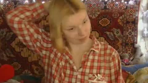 Snapshot of miss_elistia_ chatting on October 8, 11:47 am Elis online show from October 8, 11:47 am