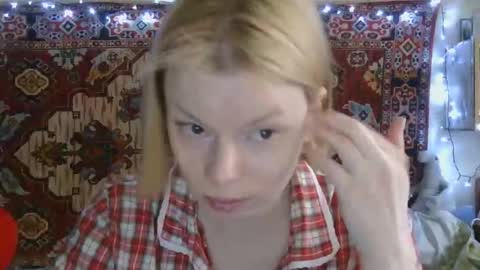 Snapshot of miss_elistia_ chatting on October 3, 11:04 am Elis online show from October 3, 11:04 am