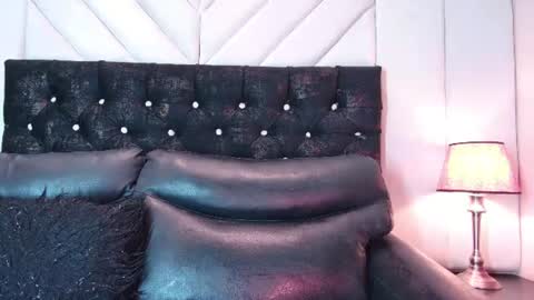 miss_evans_ online show from June 19, 2:42 pm