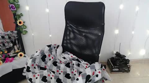 Miss Evoleth online show from December 12, 9:04 pm