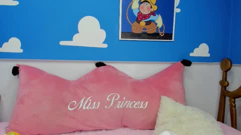 miss_lucyla online show from December 22, 11:02 am