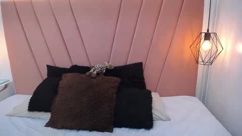 mia online show from October 2, 2:05 am