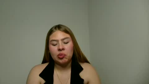 sophi 3 online show from June 12, 3:03 am