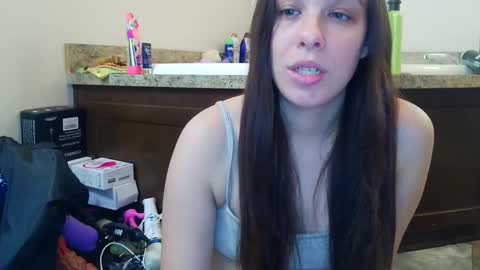 Snapshot of miss_sunshine01 chatting on September 9, 3:34 pm Bella online show from September 9, 3:34 pm