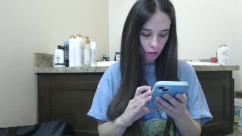 Snapshot of miss_sunshine01 chatting on January 28, 4:19 pm Bella online show from January 28, 4:19 pm