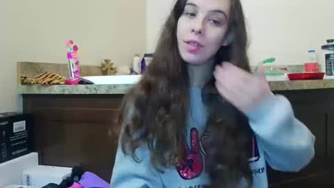 Snapshot of miss_sunshine01 chatting on October 18, 3:09 am Bella online show from October 18, 3:09 am