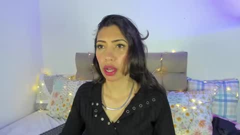 Snapshot of miss_veronica2 chatting on February 18, 12:06 pm Miss Veronica online show from February 18, 12:06 pm