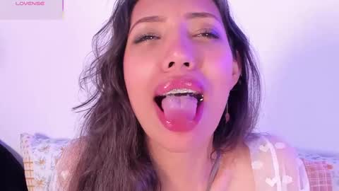 Snapshot of miss_veronica2 chatting on March 7, 2:45 pm Miss Veronica online show from March 7, 2:45 pm