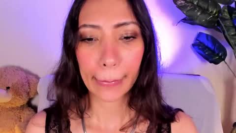 Miss Veronica online show from May 5, 1:25 pm