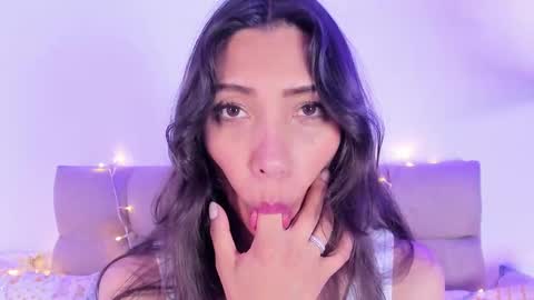 Snapshot of miss_veronica2 chatting on February 8, 5:18 pm Miss Veronica online show from February 8, 5:18 pm