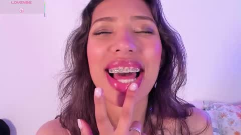 Snapshot of miss_veronica2 chatting on March 5, 12:11 pm Miss Veronica online show from March 5, 12:11 pm