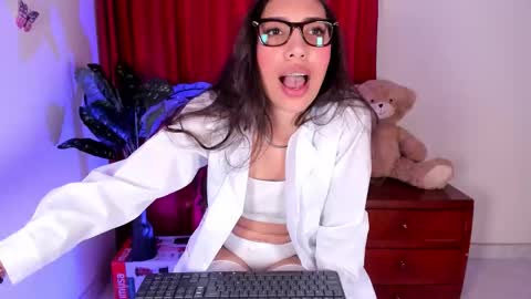 Snapshot of miss_veronica2 chatting on October 14, 1:35 pm Miss Veronica online show from October 14, 1:35 pm