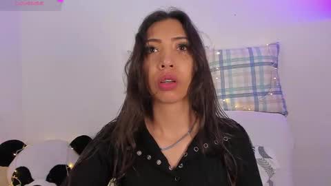 Snapshot of miss_veronica2 chatting on February 25, 12:05 pm Miss Veronica online show from February 25, 12:05 pm