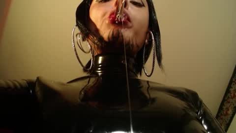 Snapshot of missanarky chatting on October 21, 9:52 pm Anarkitten online show from October 21, 9:52 pm