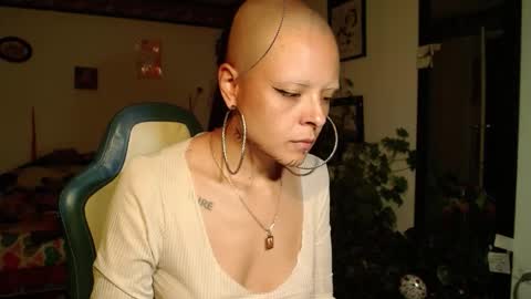 Snapshot of missanarky chatting on October 9, 1:43 am Anarkitten online show from October 9, 1:43 am