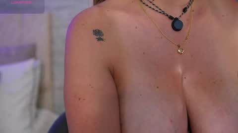 D A N A online show from October 18, 12:57 am