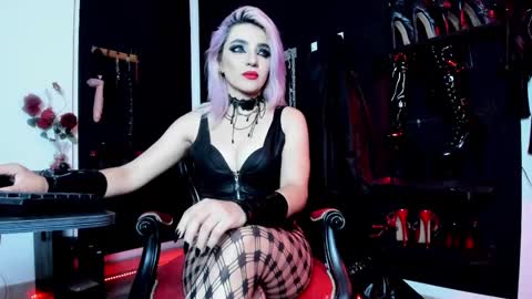 Snapshot of missdarklady chatting on February 27, 11:15 pm Missdarklady online show from February 27, 11:15 pm