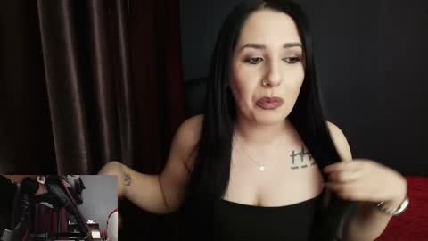Snapshot of missdyaa chatting on October 2, 10:59 pm Miss online show from October 2, 10:59 pm